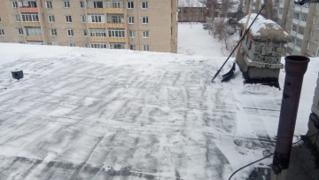 Работа по  очистке кровли.