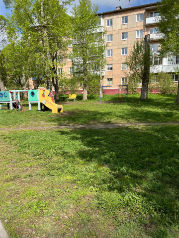 Правилах поведения и эксплуатации детской игровой площадки.